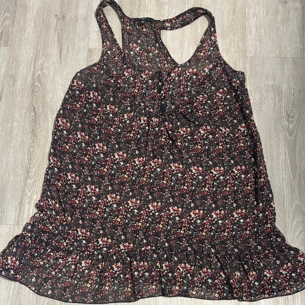 Dark Floral Sleeveless‎ Top